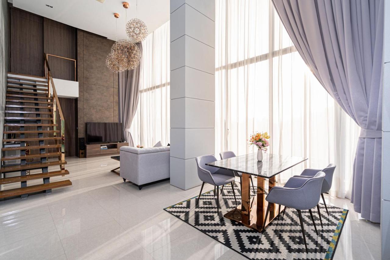 Luxe Duplex With Pool Access, Viva A101 Appartement *