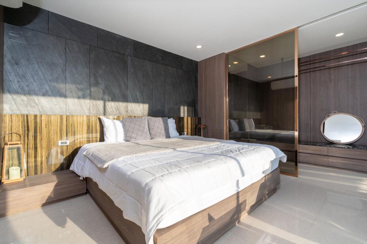 Luxe Duplex With Pool Access, Viva A101 *