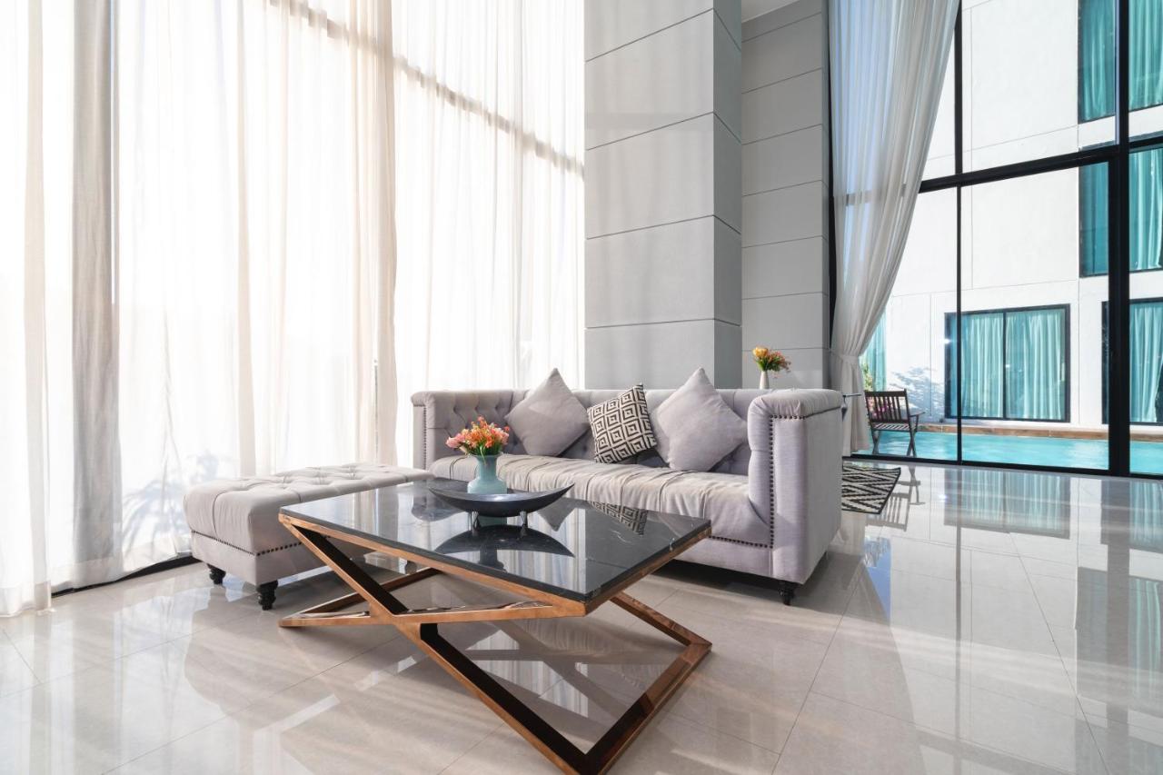Luxe Duplex With Pool Access, Viva A101 Appartement