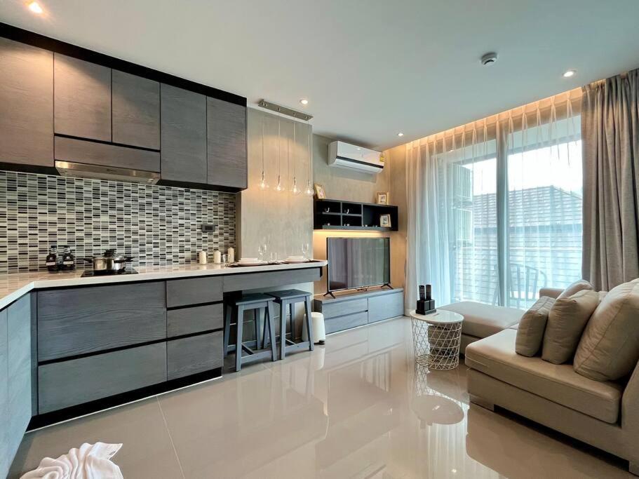 D76 Exclusive Junior Apartment Kamala Beach
