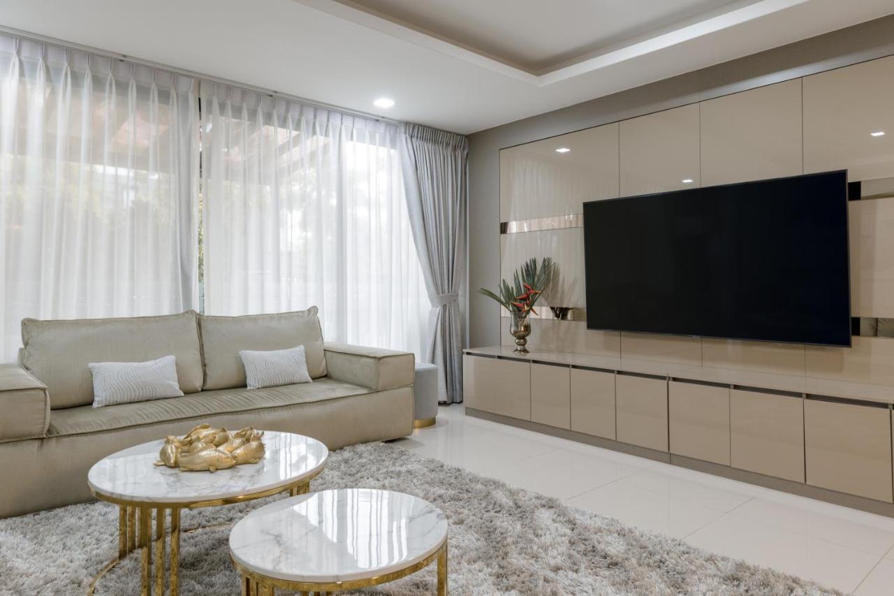 Modern With Pool Close To The - Lp #97 Phuket
