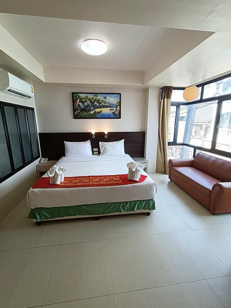 Amici Miei 3* Phuket