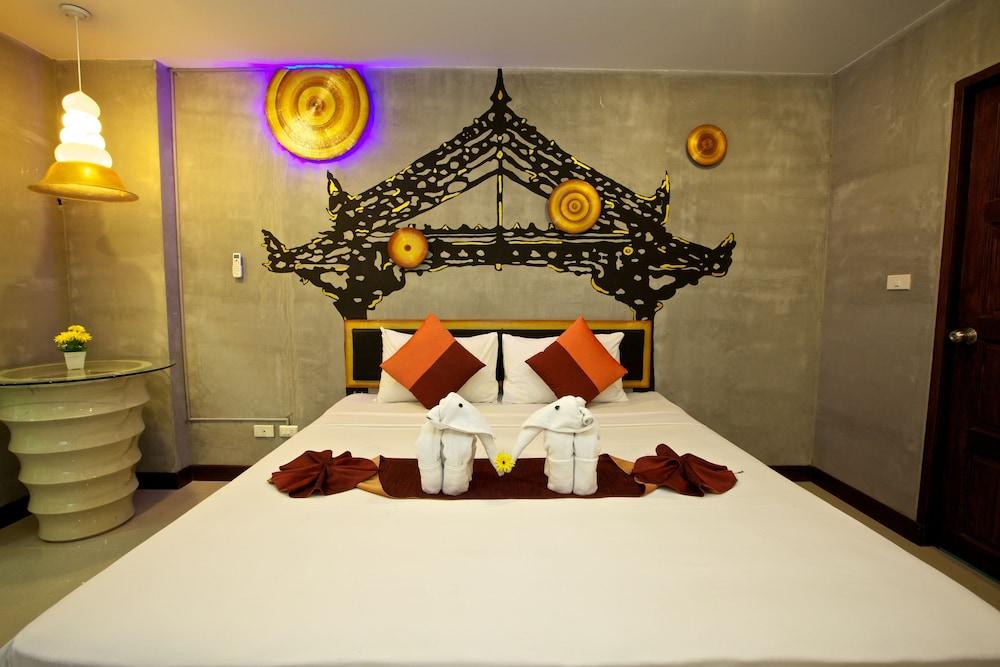 Baan Backpacker Hostel *