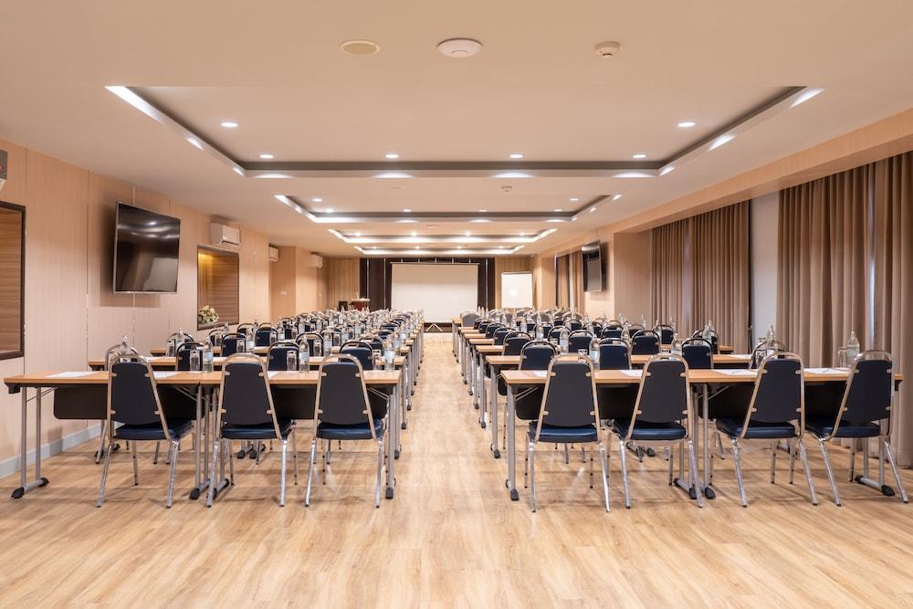 Recenta Suanluang Hotel 4*