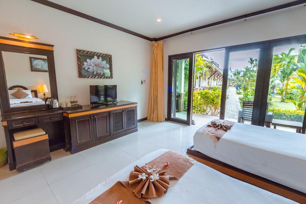 Airport Phuket Resort 4*
