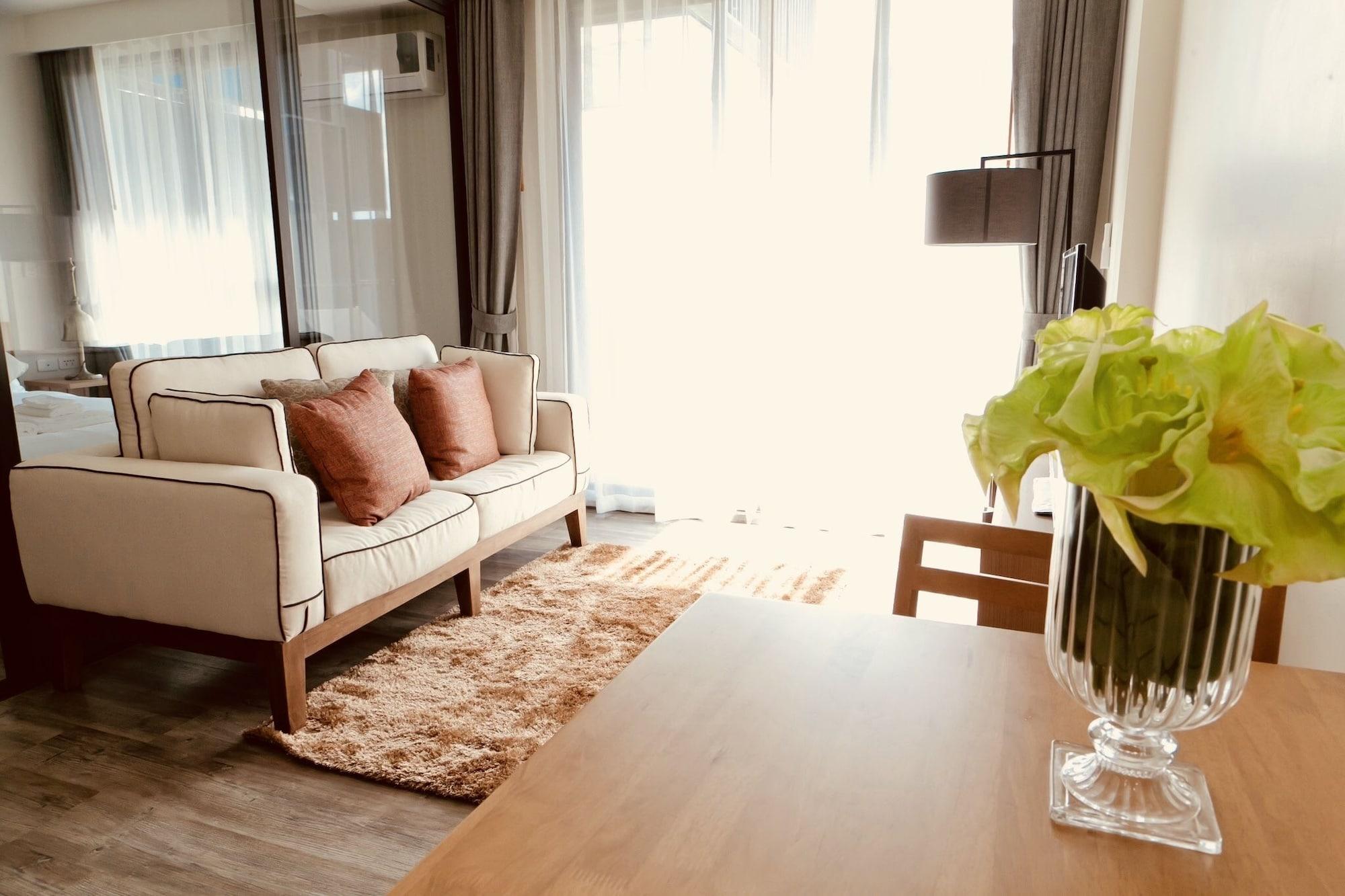 The Deck By Vip Apartment Patong