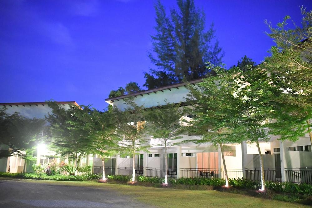 Resort The Touch Naiyang & Fitness Nai Yang Beach