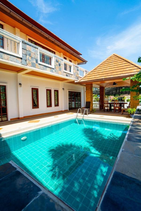Bang Tao Pool Villa, Close To - Sleeps 16