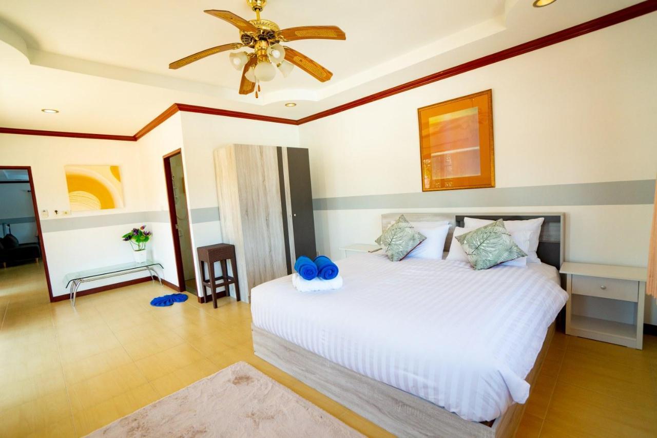 Bang Tao Pool Villa, Close To - Sleeps 16