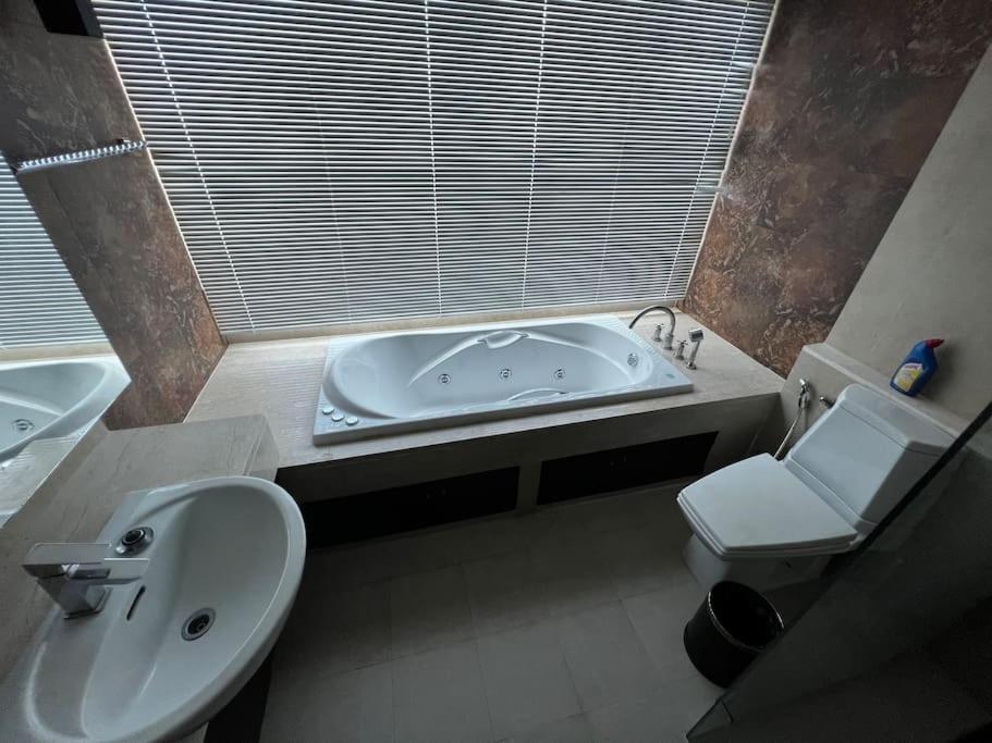 Luxurious 3br Penthouse Jacuzzi Seaview Apartment Kamala Beach