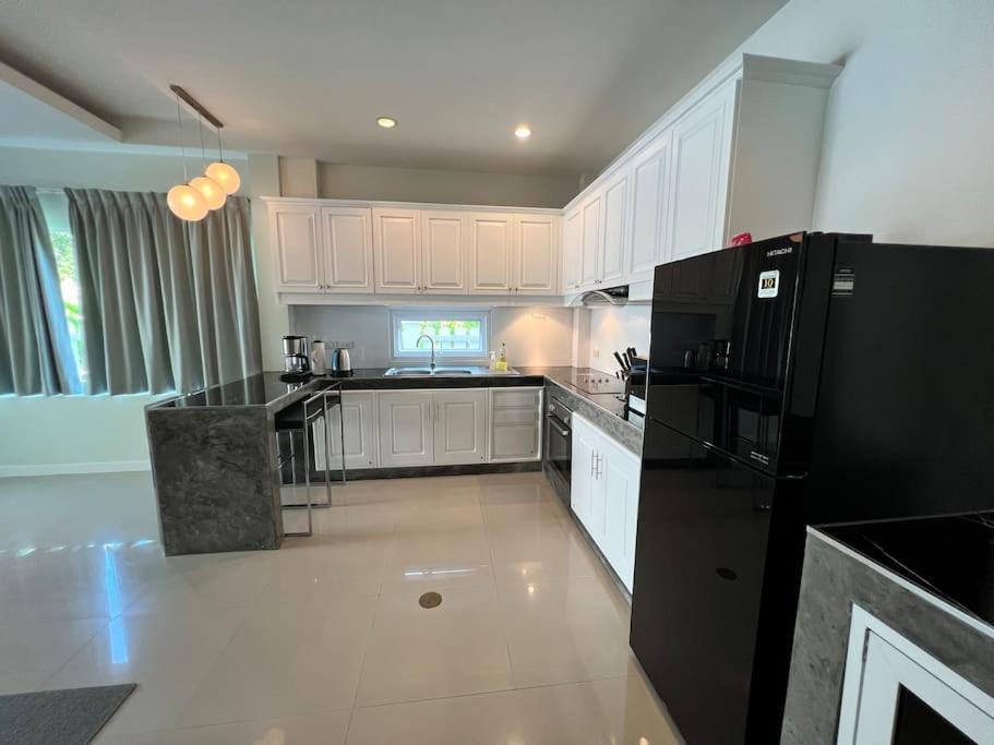 Stunning 4-br House With Inviting Swimming Pool Holiday home *