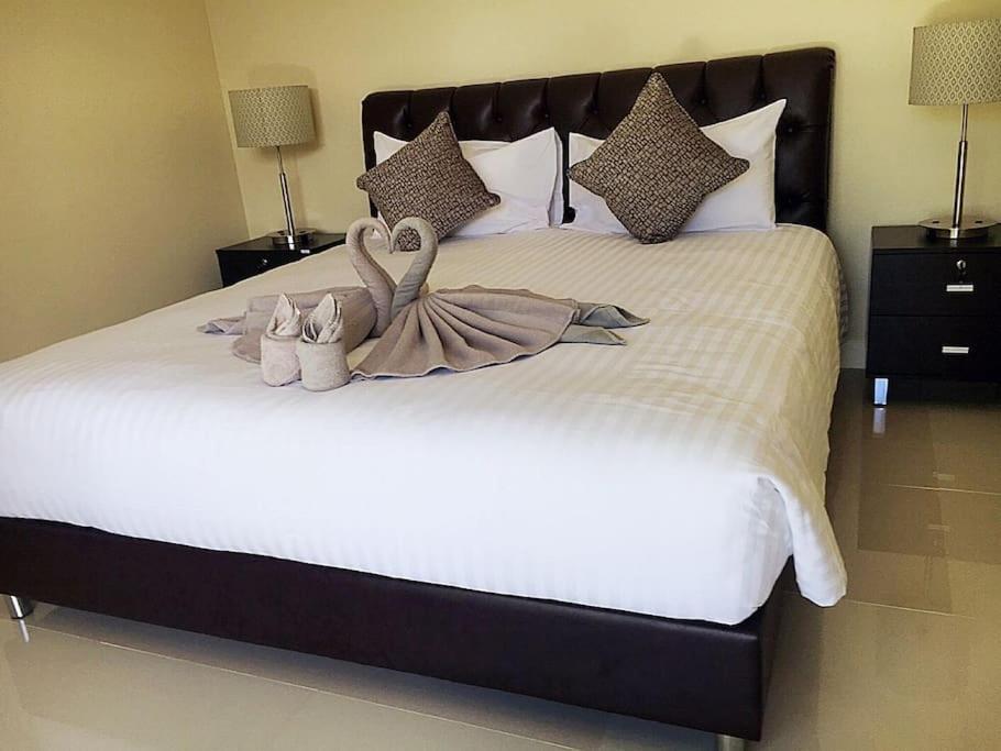 Exquisite 3br Private Pool Villa: Prime Location Kamala Beach