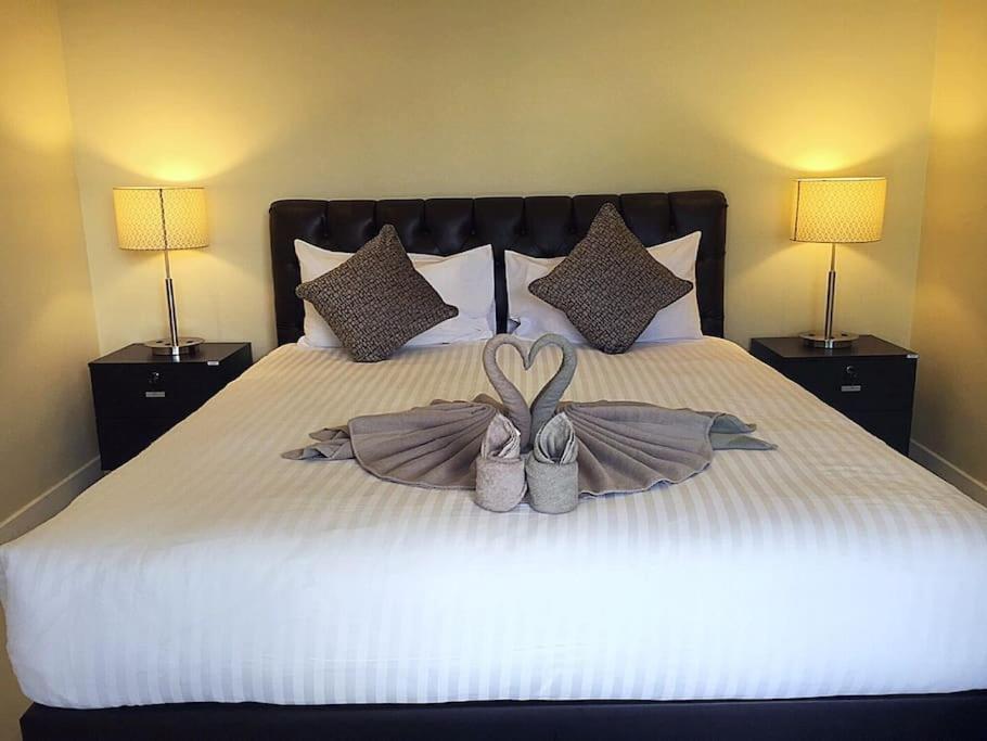 Exquisite 3br Private Pool Villa: Prime Location Kamala Beach