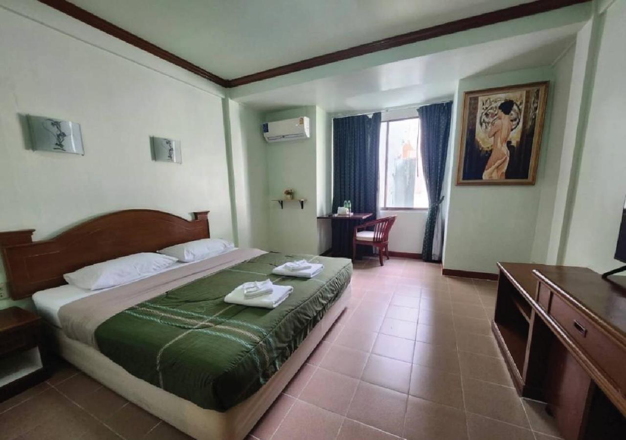 Joys Cafe & Guest house Patong