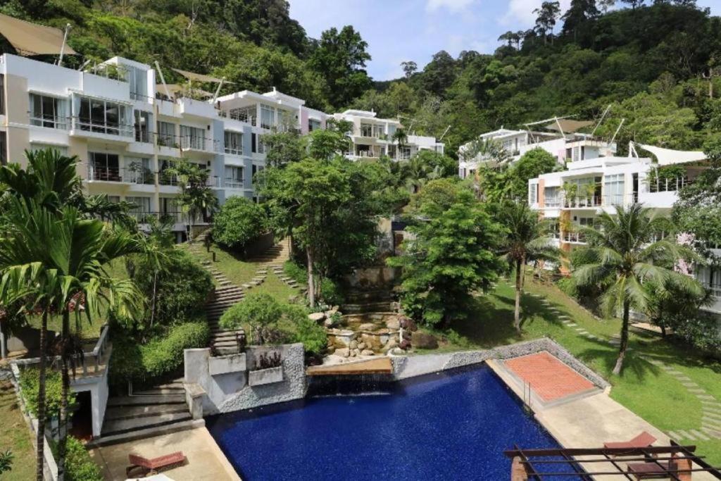 Hills Estate A102