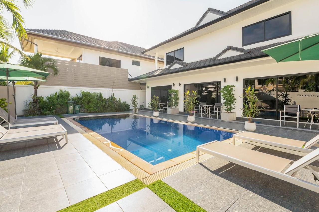 Fantasy - Pool Access *