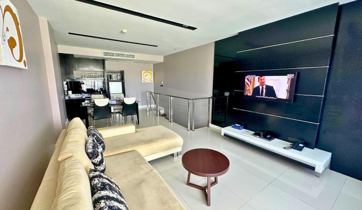 Seaview Duplex With Jacuzzi At The Charm Apartment Patong