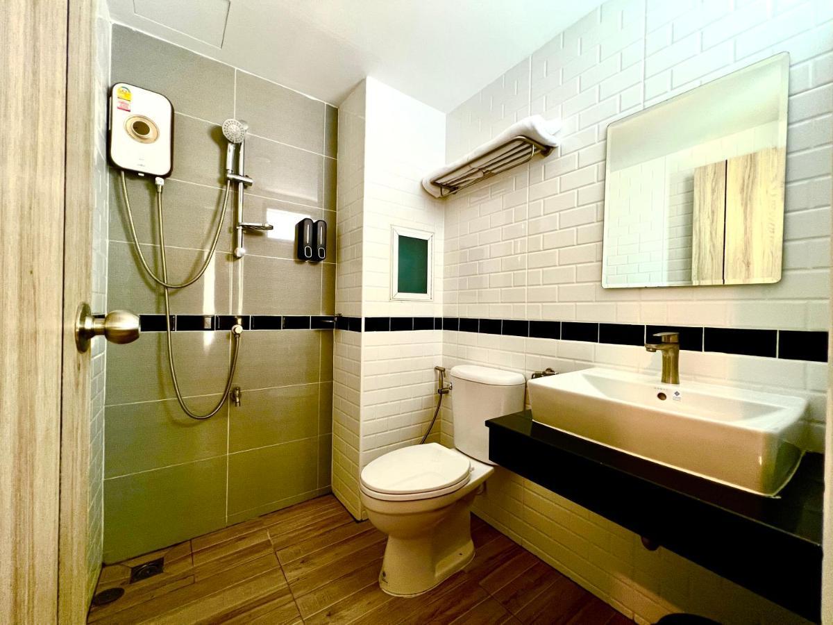 Hotel The 3*