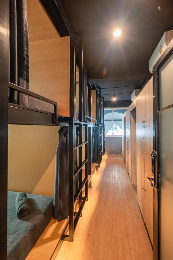 Black Panther Albergue Phuket