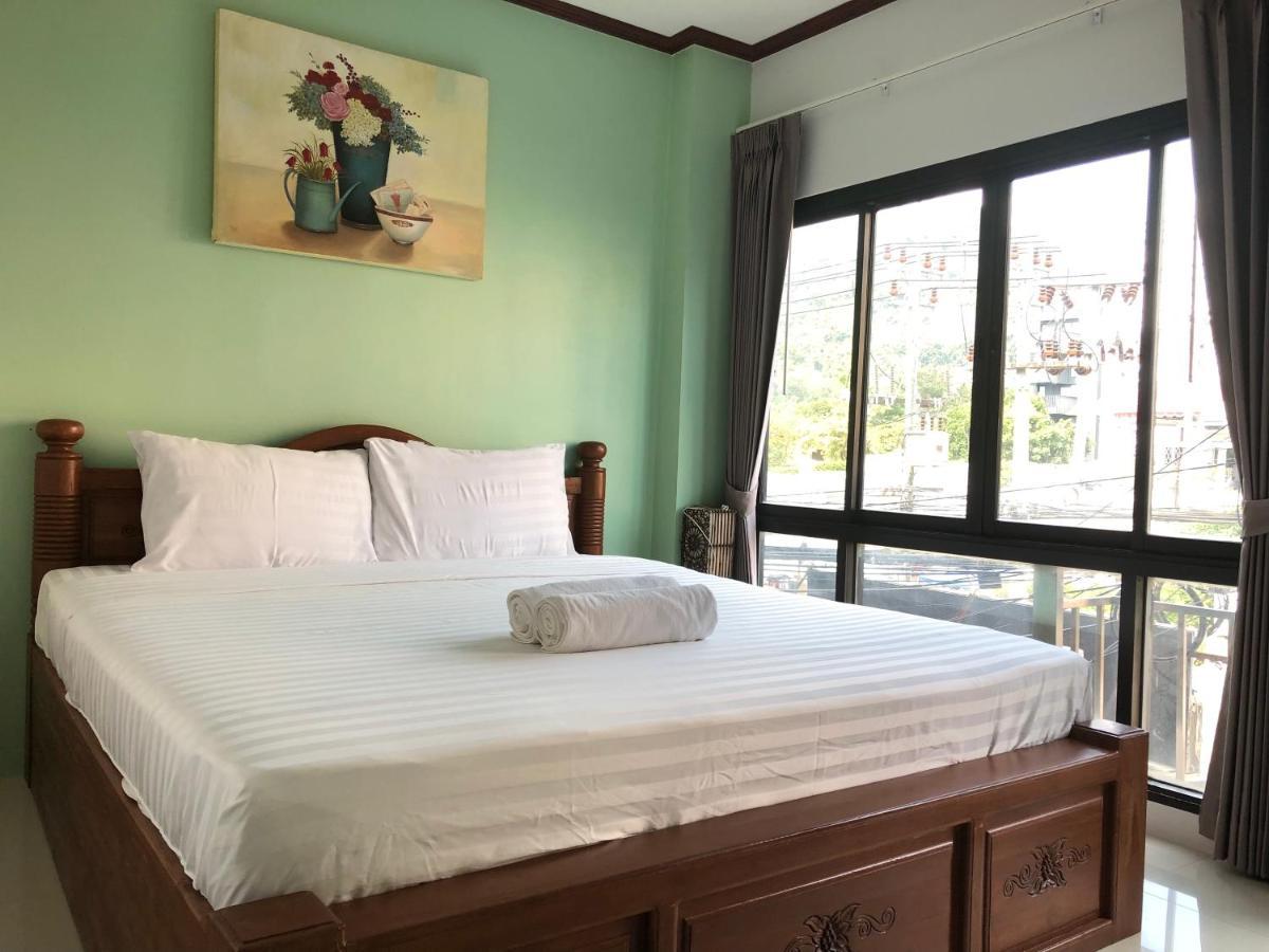 Premier Hostel *