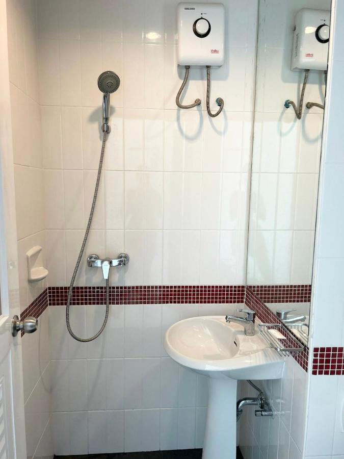 Premier Hostel *