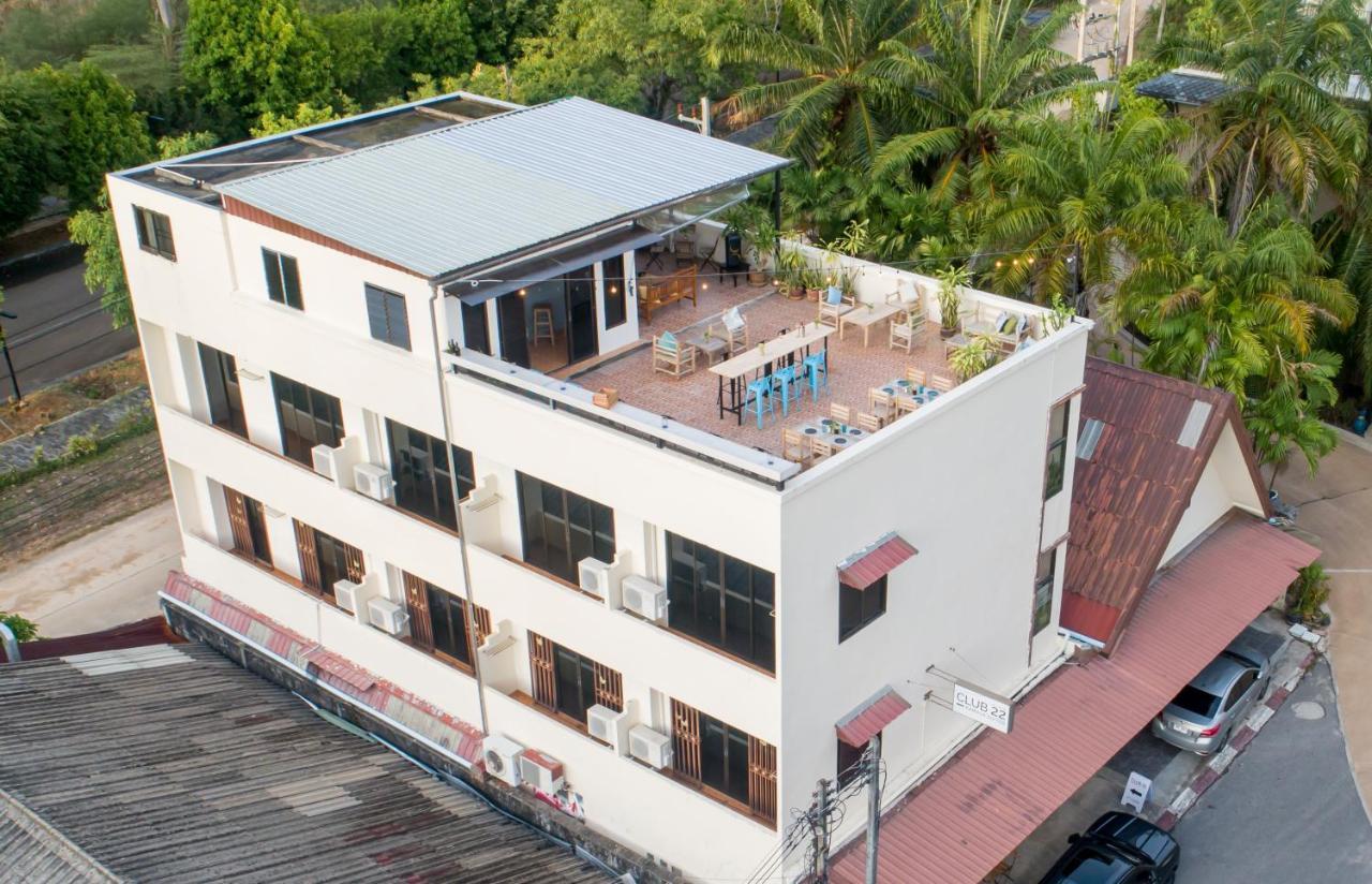 Club22 Suites,