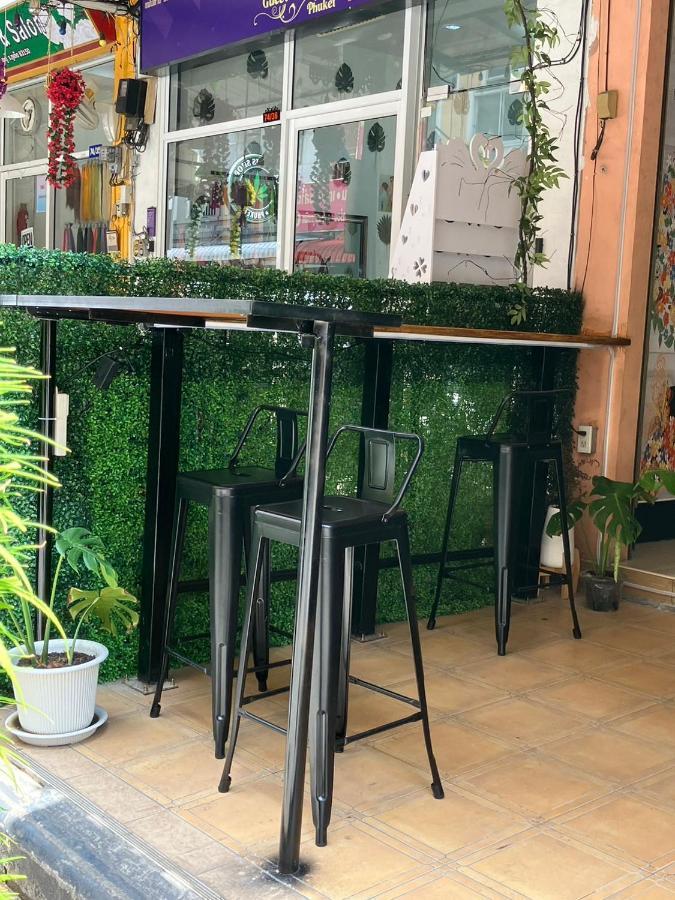 Cozy Place - Free Weeds