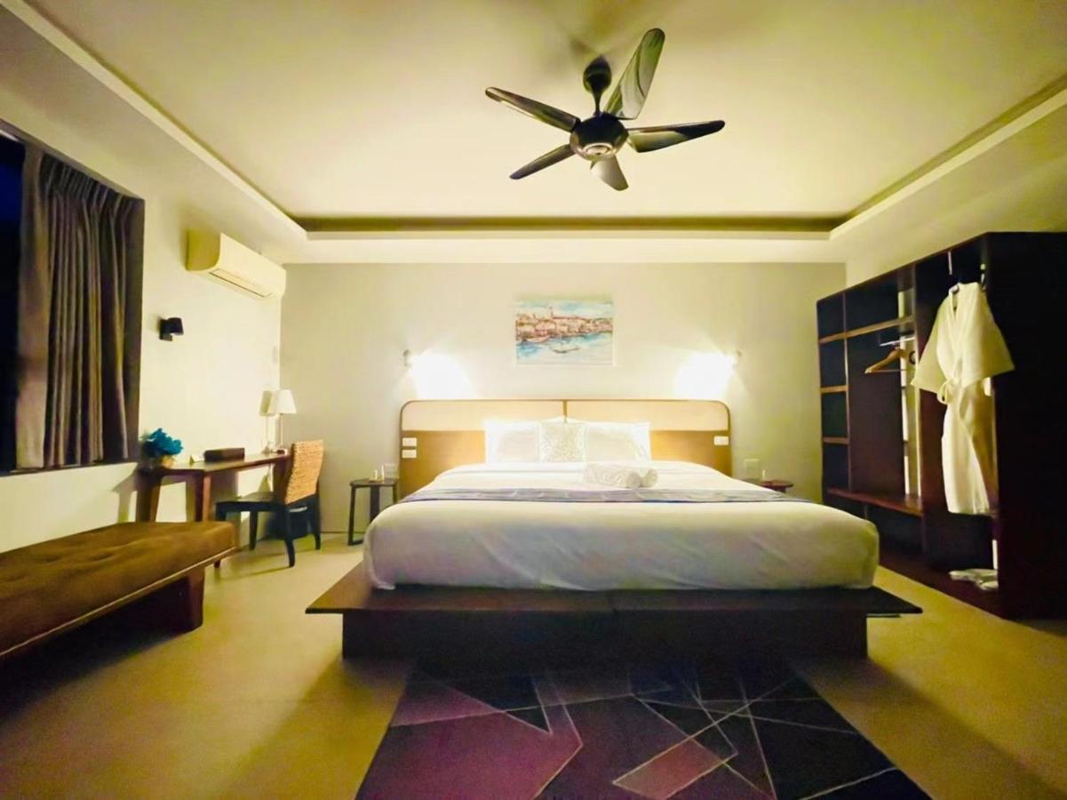 Villa E Near Bangtao Beach ,普吉高端社区邦涛区度假村私人泳池别墅 *