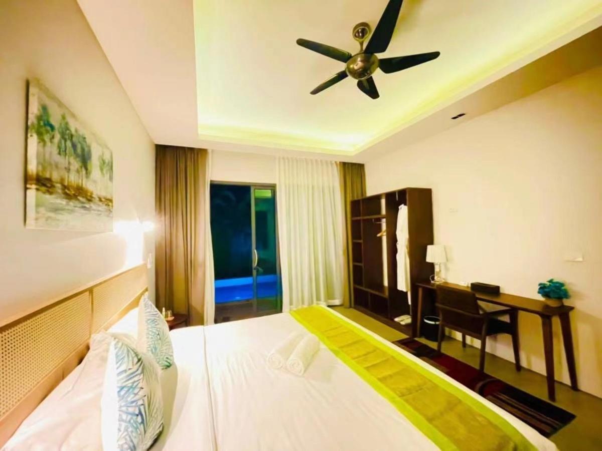 Villa E Near Bangtao Beach ,普吉高端社区邦涛区度假村私人泳池别墅 *