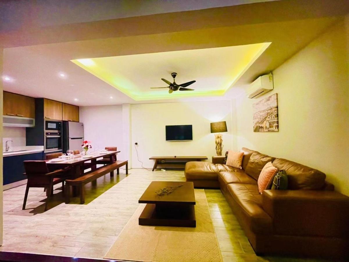 Villa E Near Bangtao Beach ,普吉高端社区邦涛区度假村私人泳池别墅 *