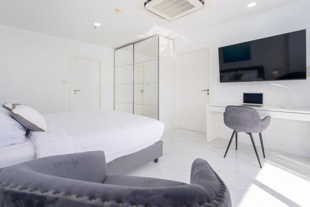Tower Brand New 1-bedroom , Near Apartment *