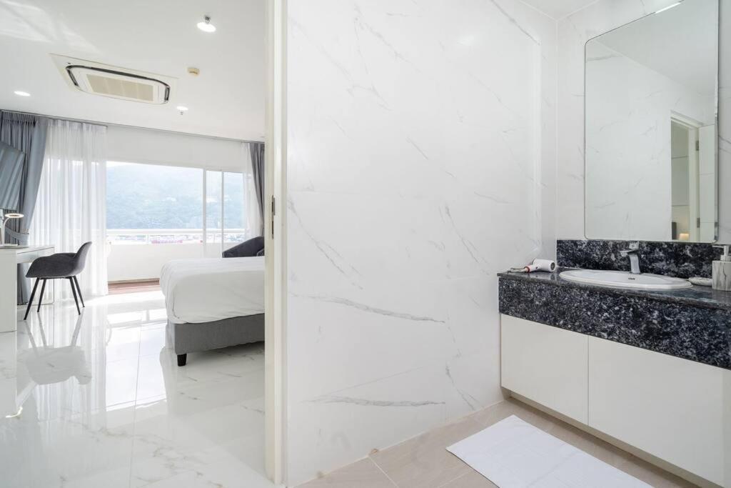 Tower Brand New 1-bedroom , Near