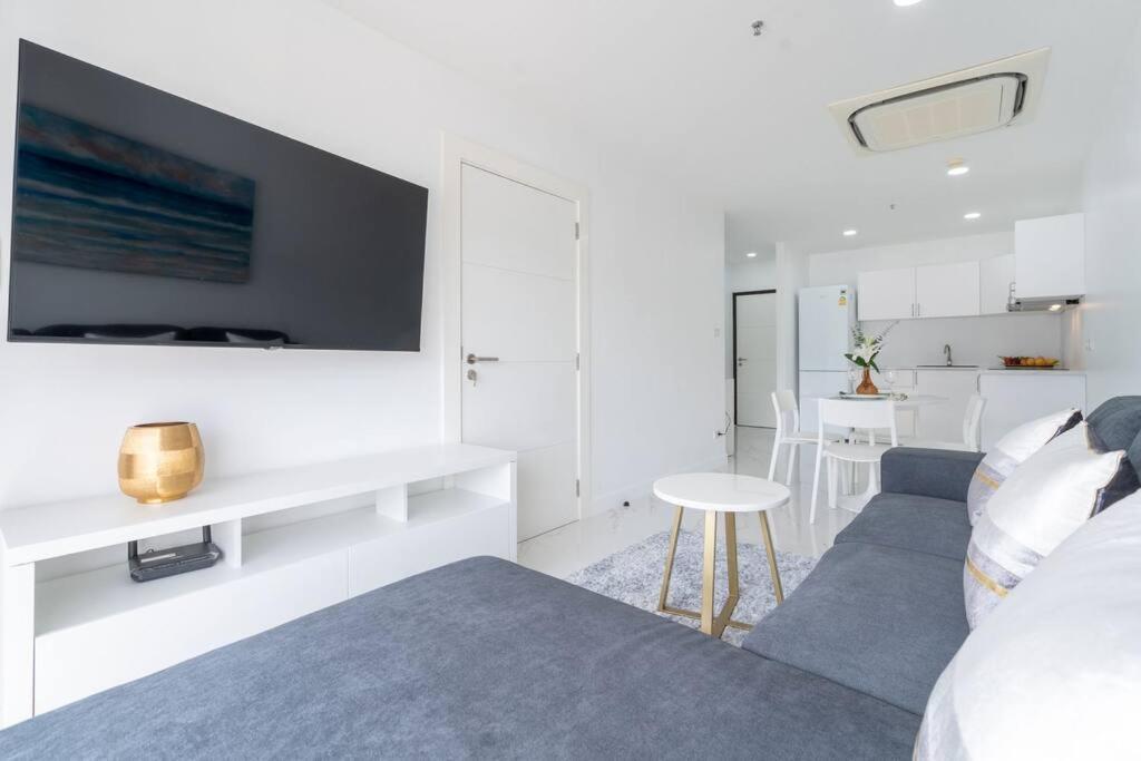 Tower Brand New 1-bedroom , Near