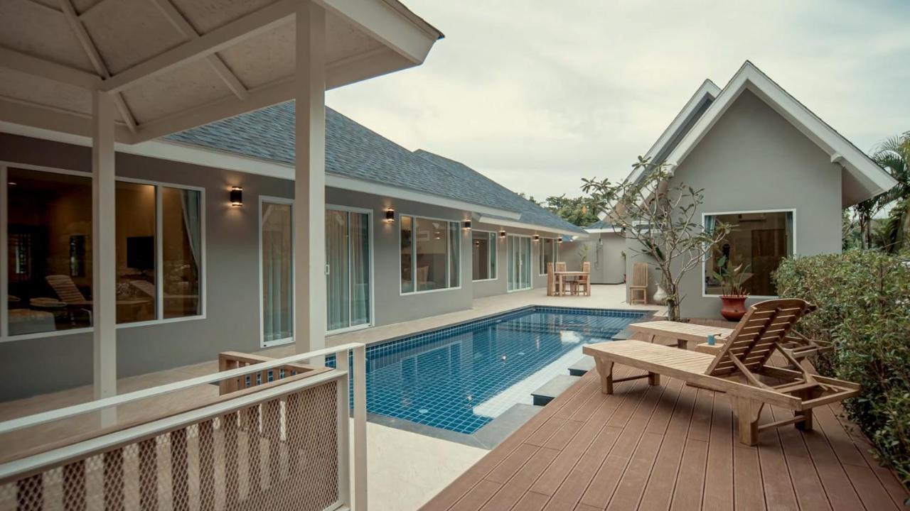Colorful Pool Ban Chin Tham Mai