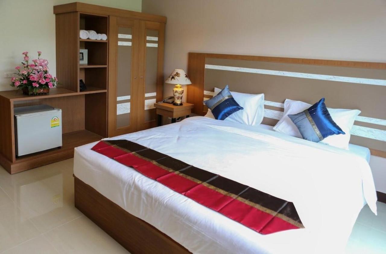 V Hotel 3*