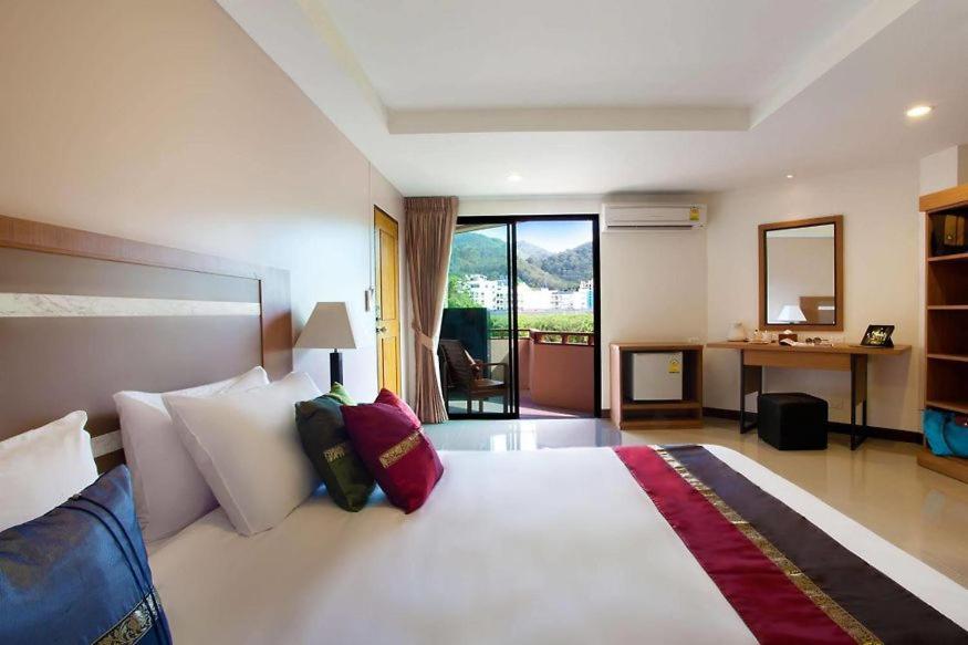 V Hotel 3*