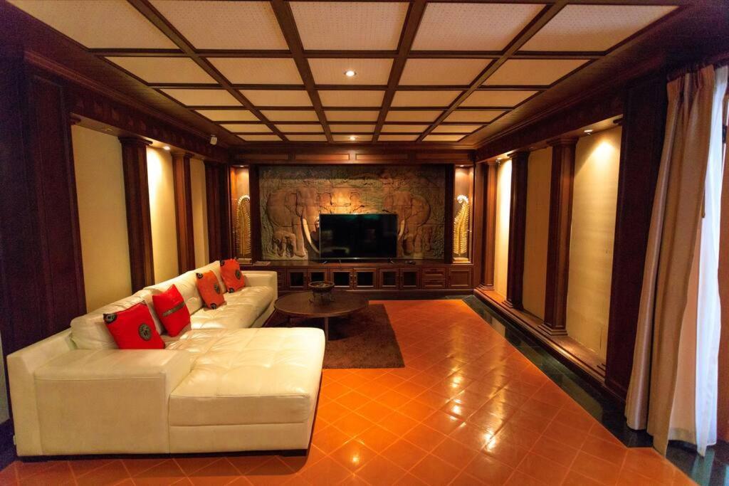 Villa Classic Thai Style Cozy Fancy Pool+garden