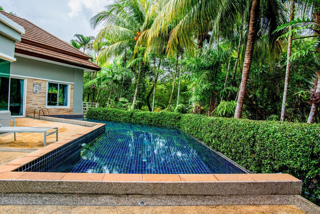 Hotel Colorful Pool