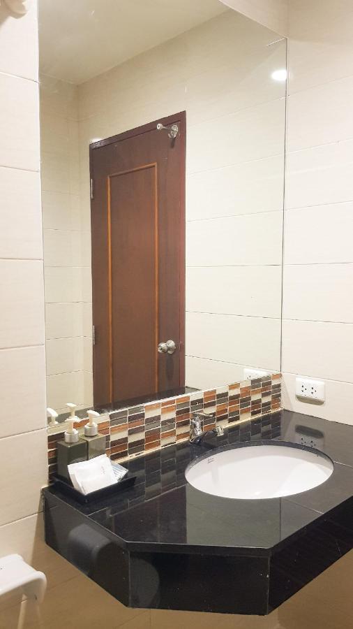 V Hotel 3*