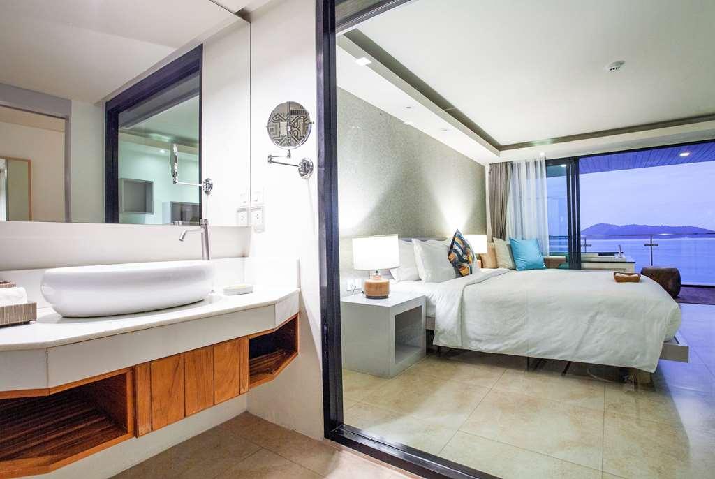Hotel Zenmaya Oceanfront Phuket