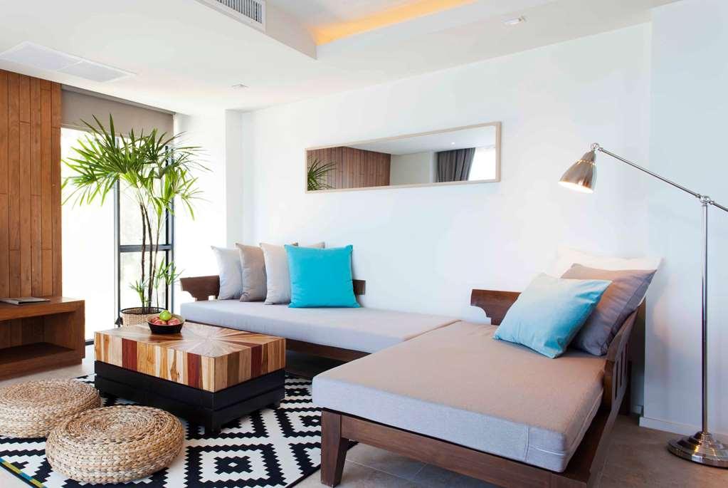 Hotel Zenmaya Oceanfront Phuket