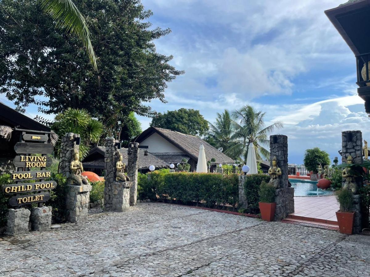Boomerang Village Hotel