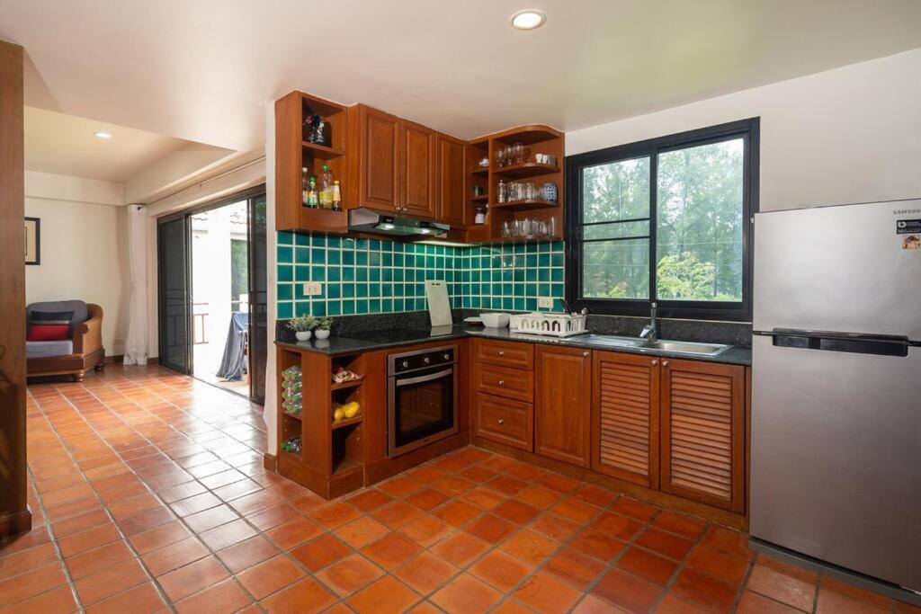 Beachside Apt. Short Walk To - 2br Apartment *