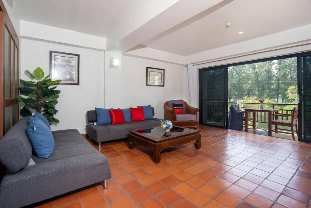Apartment Beachside Apt. Short Walk To - 2br