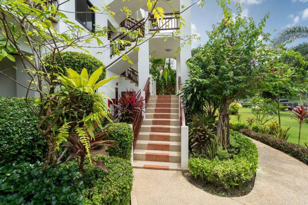 Beachside Apt. Short Walk To - 2br *