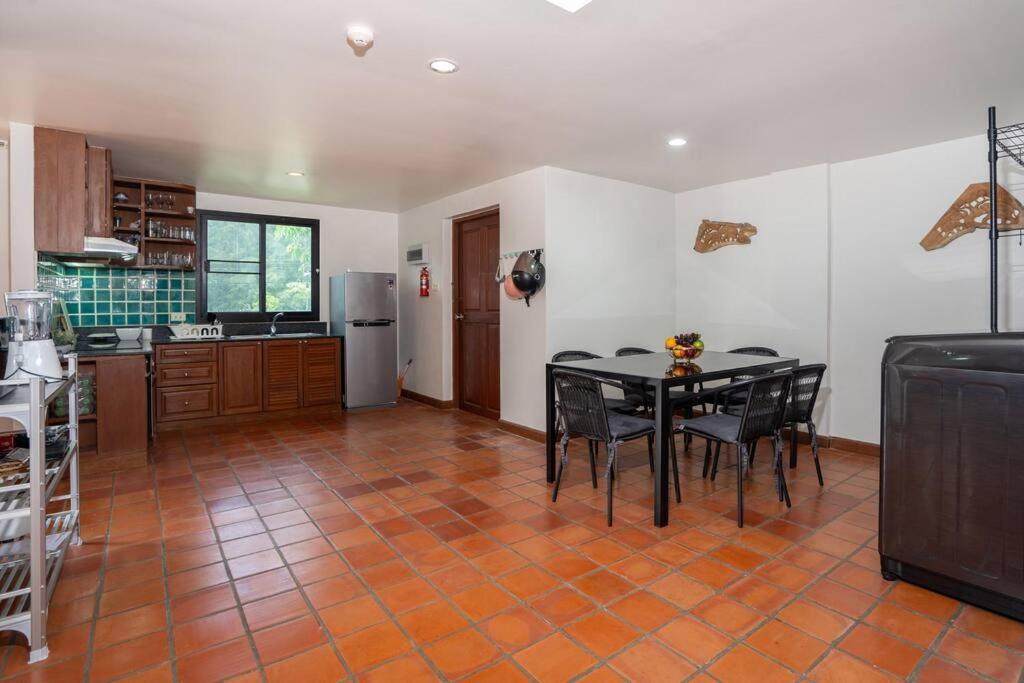 Apartment Beachside Apt. Short Walk To - 2br