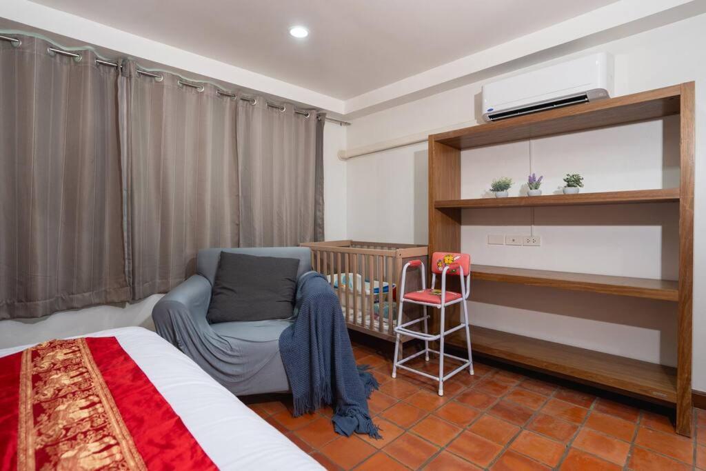 Beachside Apt. Short Walk To - 2br *