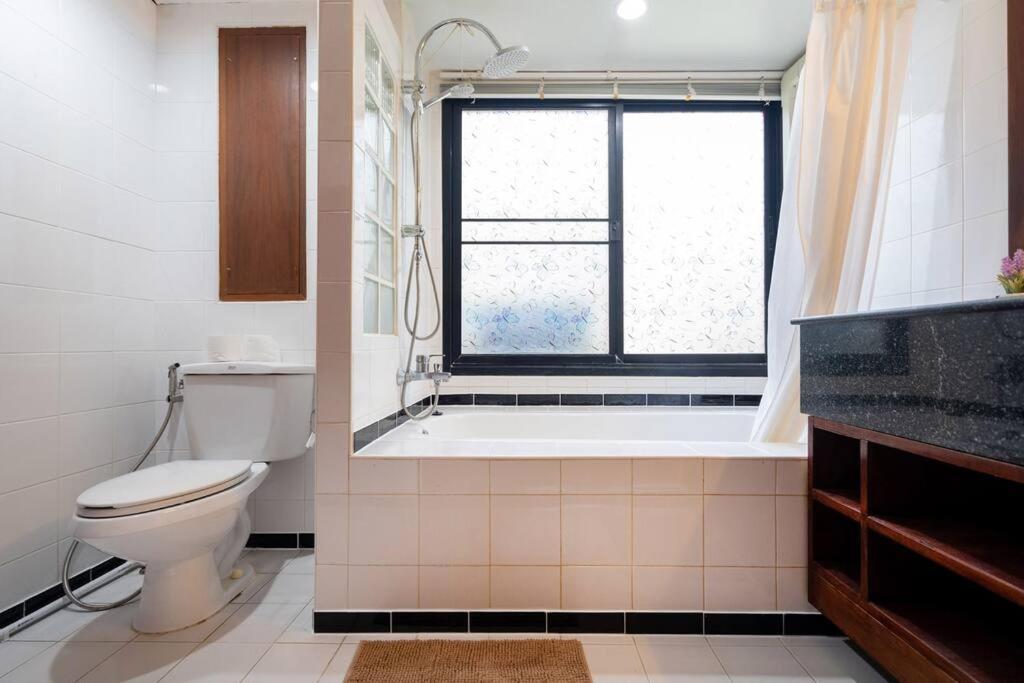 Beachside Apt. Short Walk To - 2br Apartment