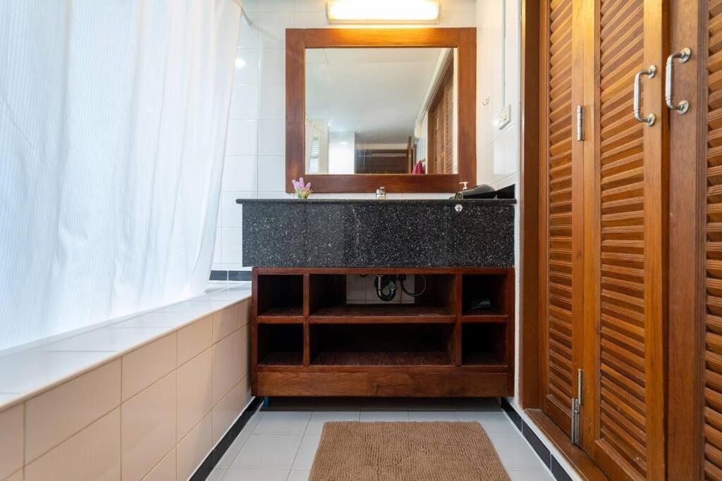 Apartment Beachside Apt. Short Walk To - 2br