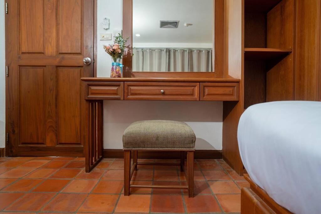 Apartment Beachside Apt. Short Walk To - 2br *